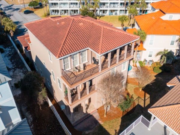 Luxurious Coastal Retreat in Miramar Beach - 7-Bedroom Home Near Beach